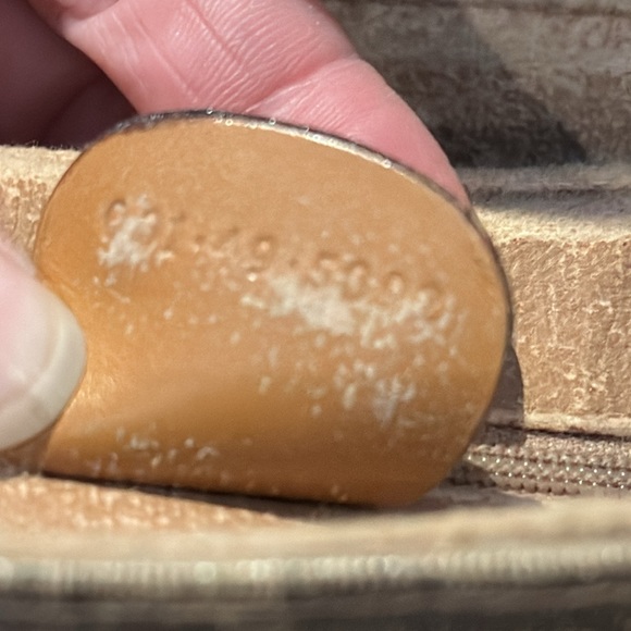 Gorgeous Vintage Gucci-Micro GG Exterior - Picture 7 of 16